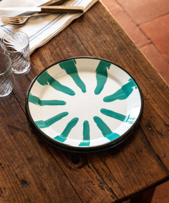 Assiette émaillée GINA turquoise — collection solaire Maison Levantine