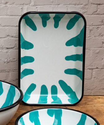 Plat rectangle en acier émaillé artisanale GINA coloris turquoise — Maison Levantine