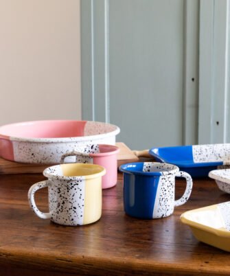 Tasse en acier émaillé artisanale PEGGY coloris jaune pastel — Maison Levantine