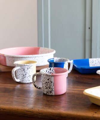 Tasse en acier émaillé artisanale PEGGY coloris rose — Maison Levantine