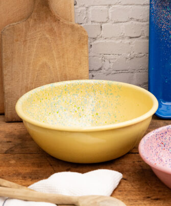 Saladier en acier émaillé artisanale LORI coloris jaune pastel — Maison Levantine