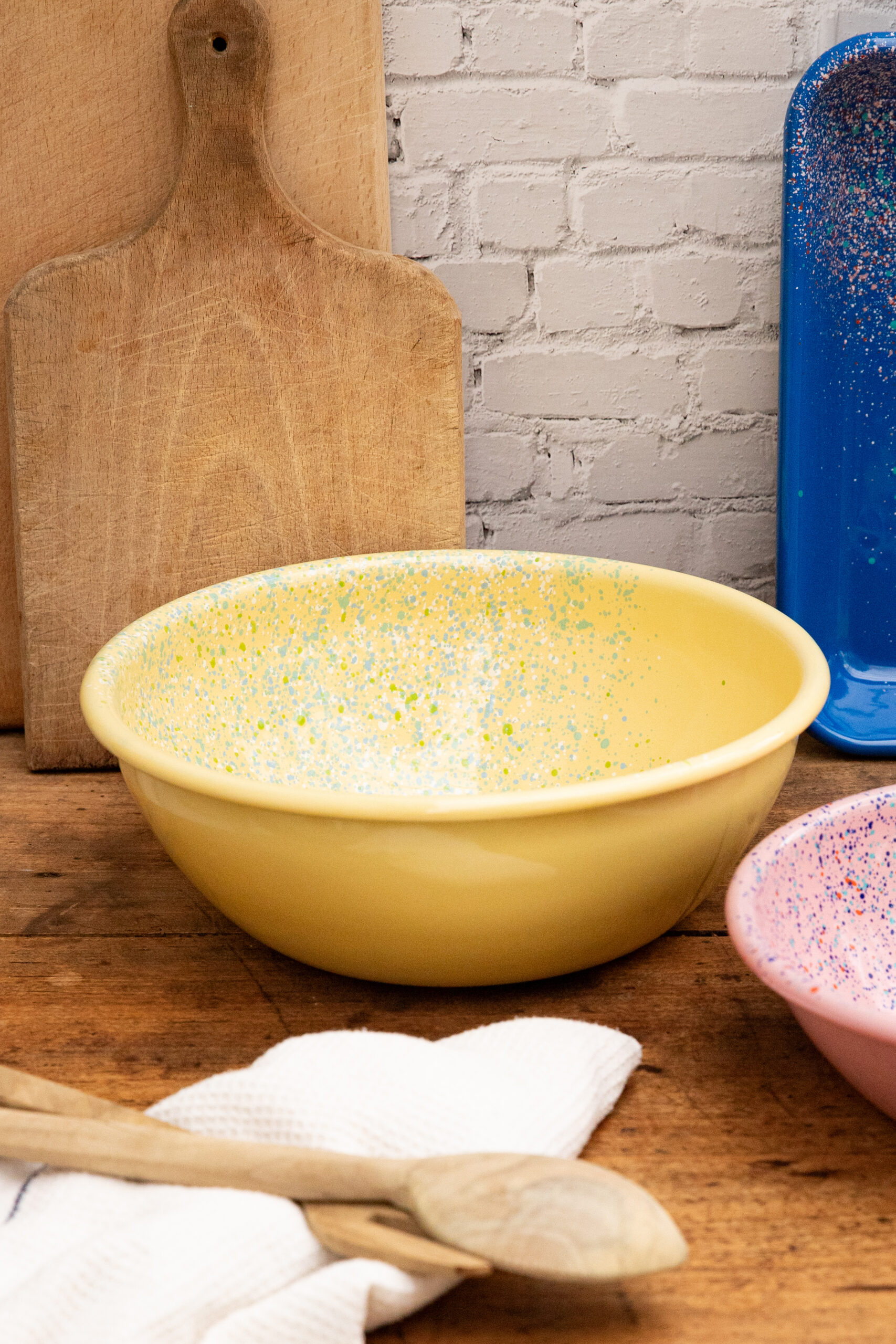 Saladier en acier émaillé artisanale LORI coloris jaune pastel — Maison Levantine