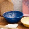 Saladier en acier émaillé artisanale LORI coloris bleu électrique — Maison Levantine