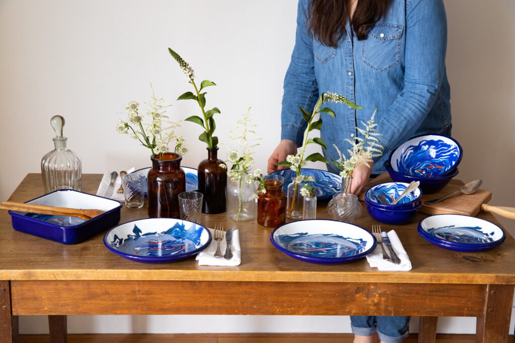 Vaisselle émaillée table méditerranéenne collection ROMY