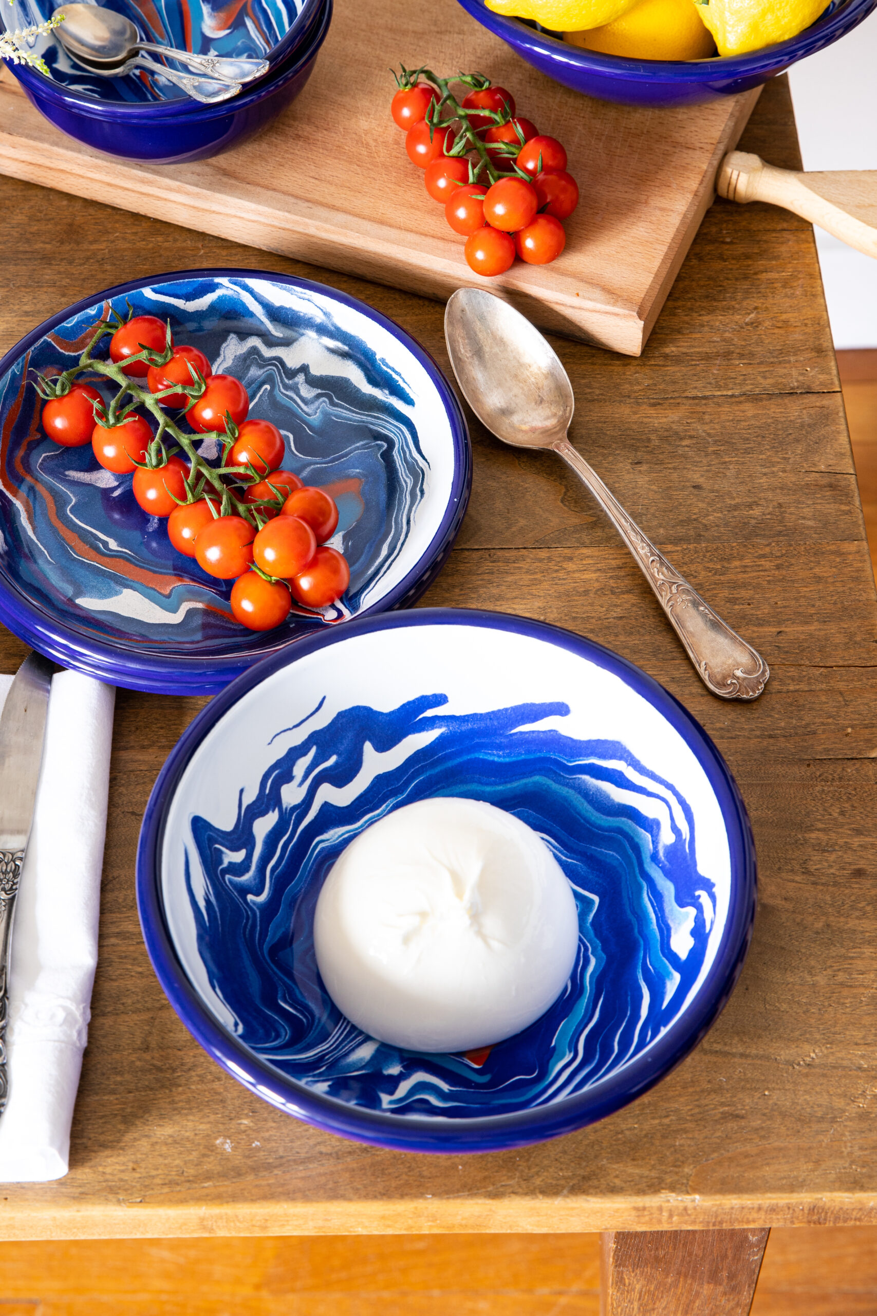 Petit saladier en acier émaillé artisanale ROMY avec burrata — Maison Levantine