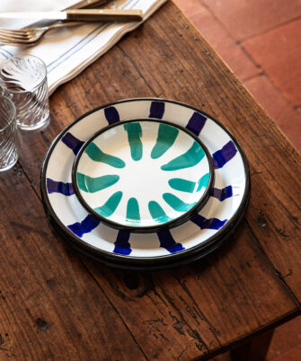 Alternative view of Service d’assiettes émaillées artisanale GINA – Set Signature pour 6