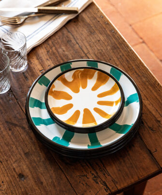 Alternative view of Service d’assiettes émaillées artisanale GINA – Set pour 4