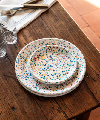 Alternative view of Service d’assiettes émaillées artisanale EVA – Set pour 2