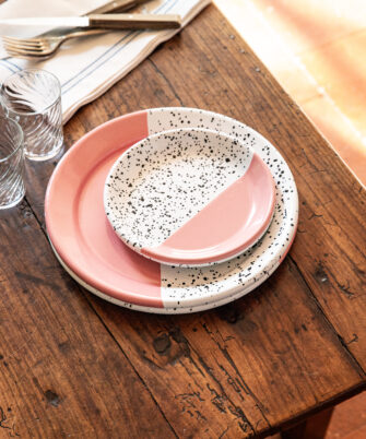 Alternative view of Service d’assiettes émaillées artisanale PEGGY – Set pour 2
