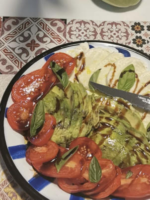 Vaisselle émaillée chez un client satisfait assiette