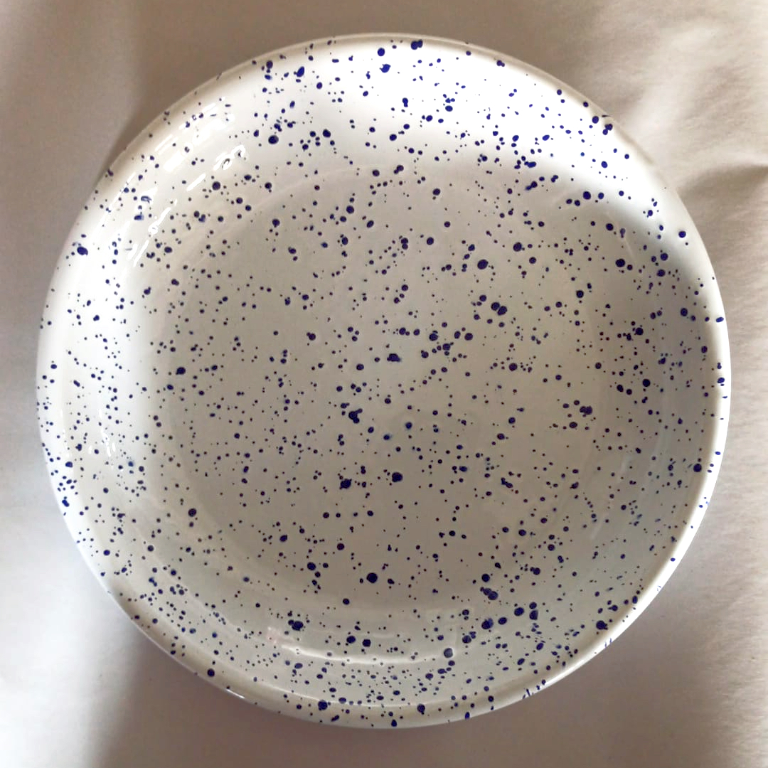 Premier prototype de motif projeté sur assiette émaillée